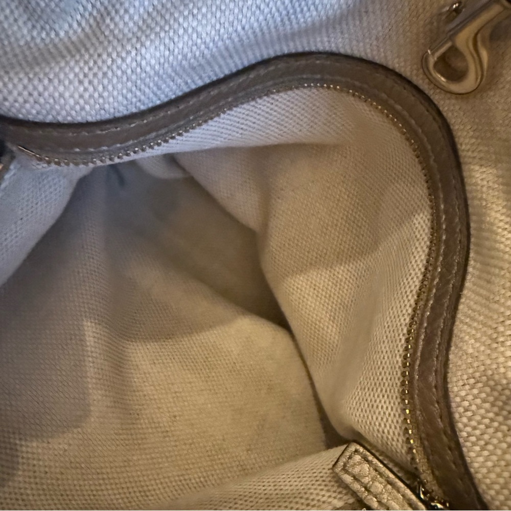 Gucci Soho Medium Chain Tote in Gold - Picture 6 of 16